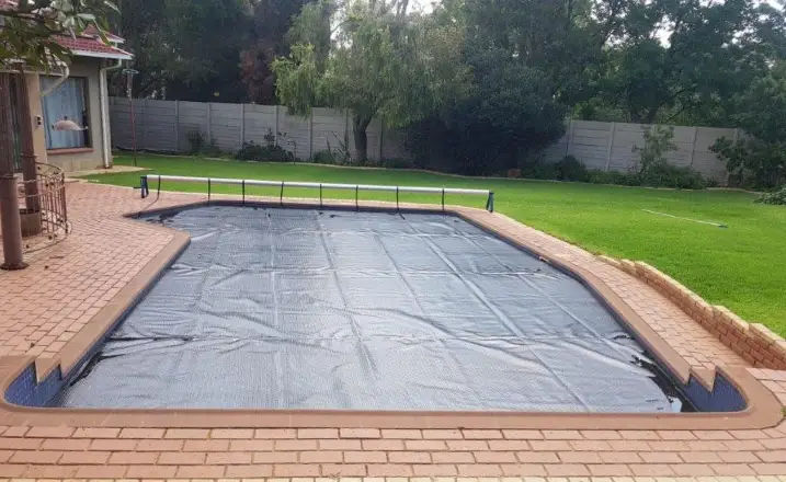 Premium black solar blanket for maximum heat absorption Black solar blanket for swimming pools