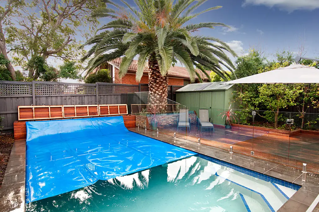 Premium pool solar blanket installation Premium pool solar blanket installation