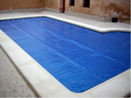 Professional pool blanket installation service Professional pool blanket installation